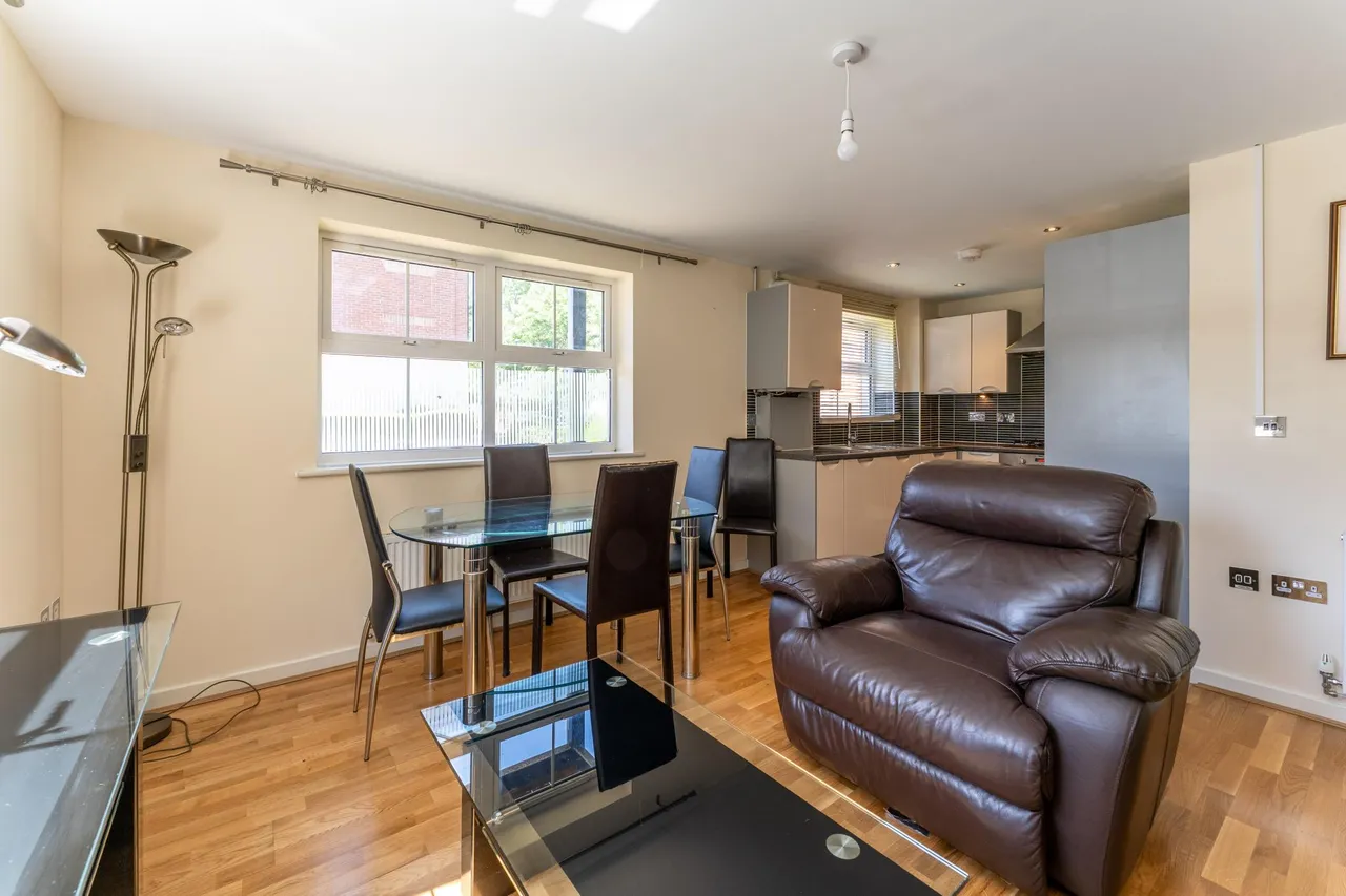 Coppetts Road, London, N10, photo 3