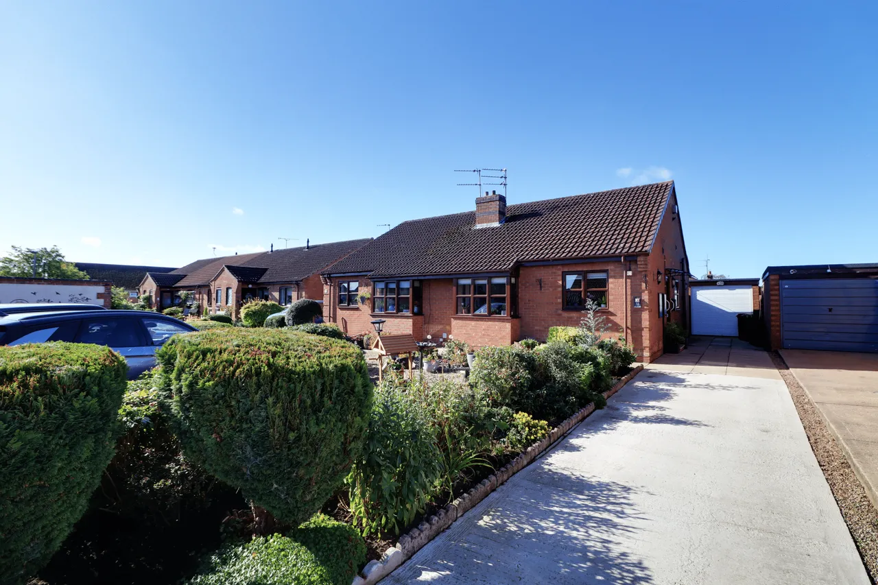 2 bed house for sale, Hall Rise, Messingham, DN17