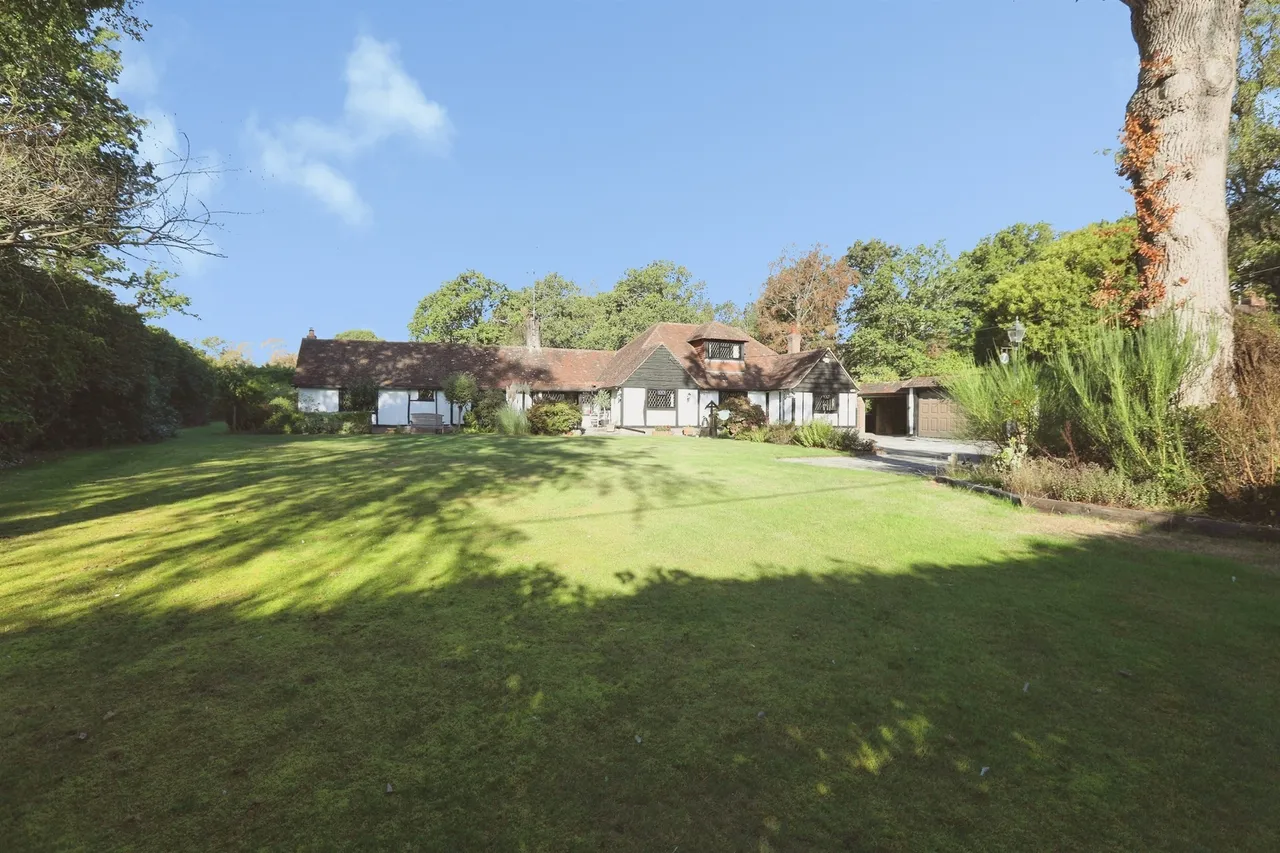 Domewood, Copthorne, RH10, photo 13