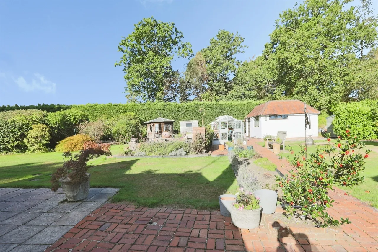 Domewood, Copthorne, RH10, photo 6