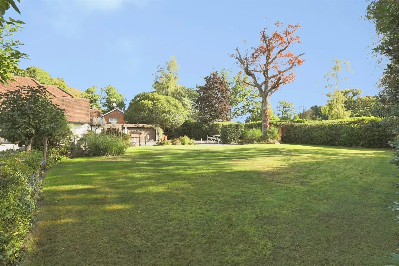 6 bed house for sale, Domewood, Copthorne, RH10