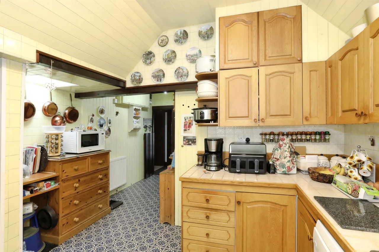 Domewood, Copthorne, RH10, photo 11