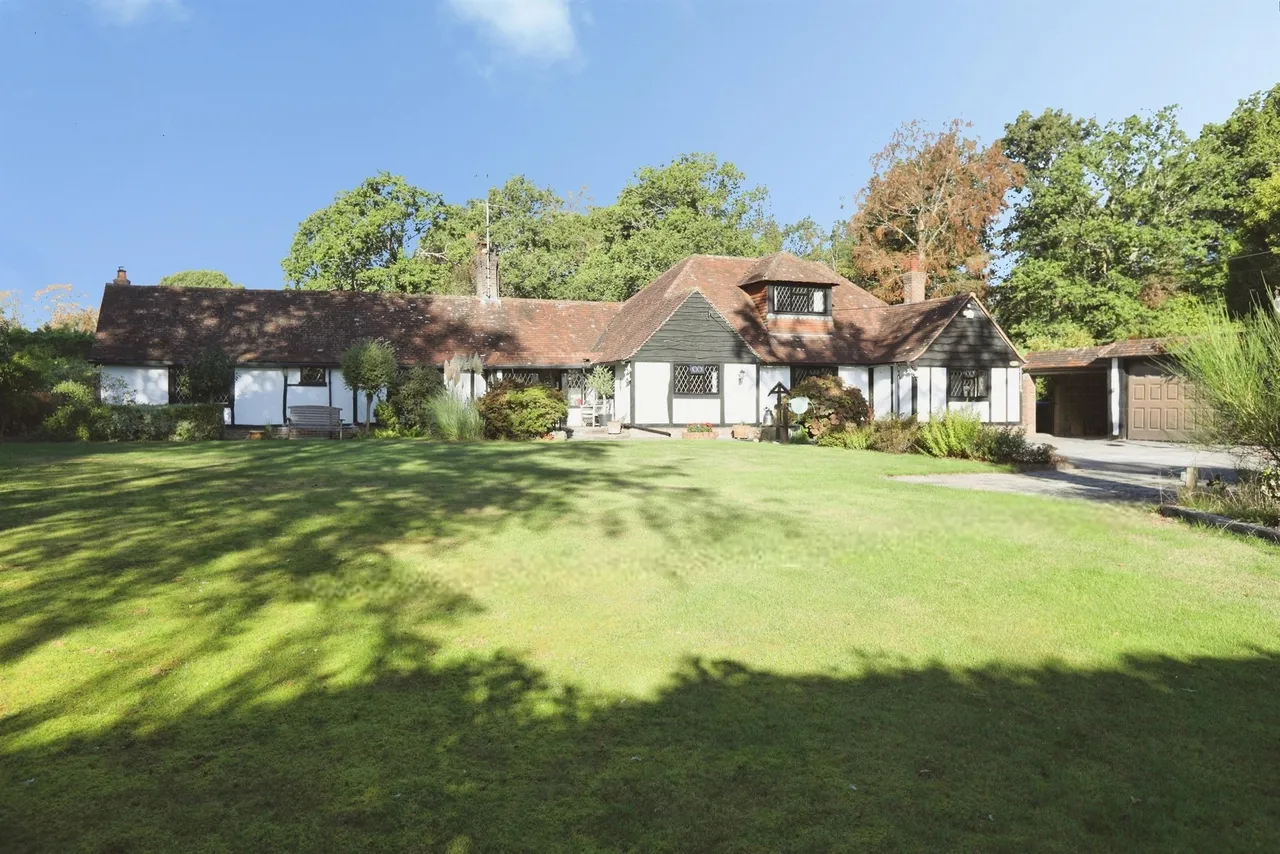 Domewood, Copthorne, RH10, photo 4
