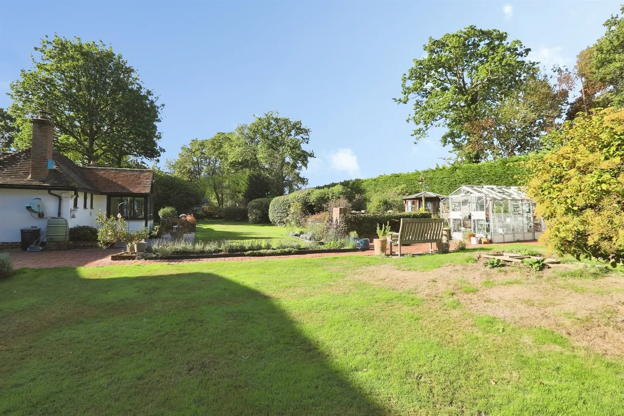 Domewood, Copthorne, RH10, photo 17