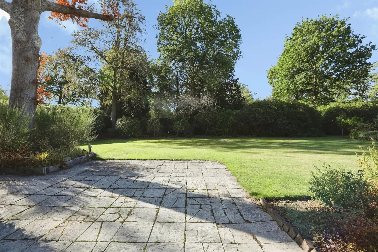 Domewood, Copthorne, RH10, photo 14