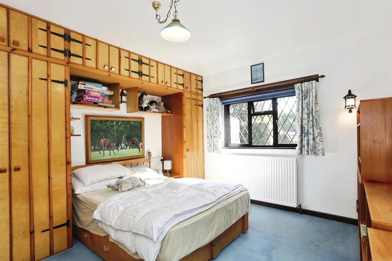 Domewood, Copthorne, RH10, photo 9