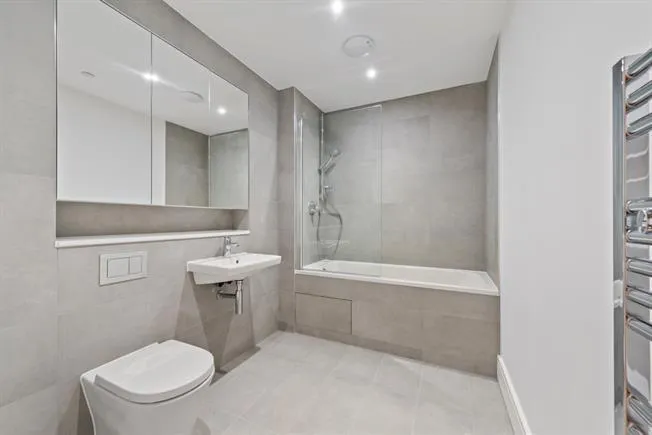 Pyrcroft Road, Chertsey, photo 5