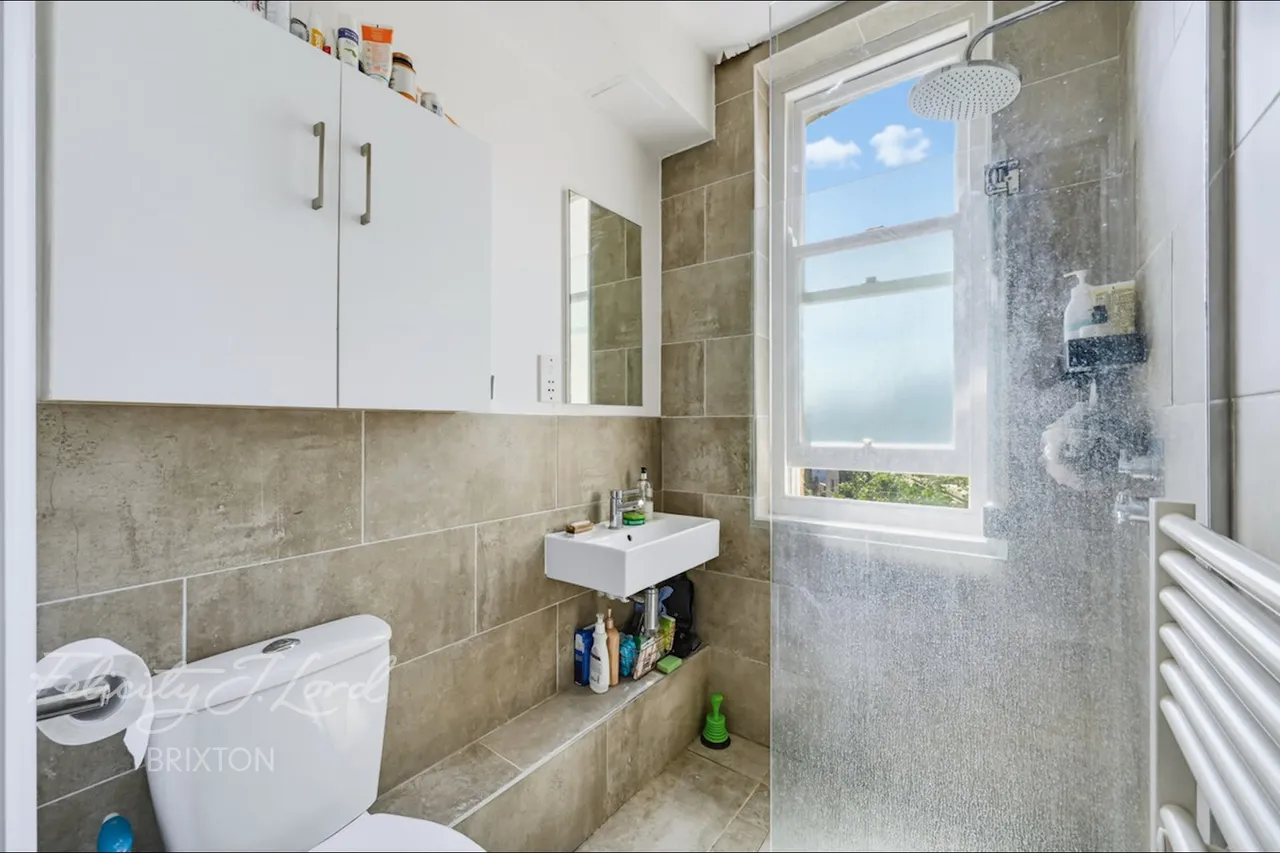 Canterbury Crescent, London, photo 9