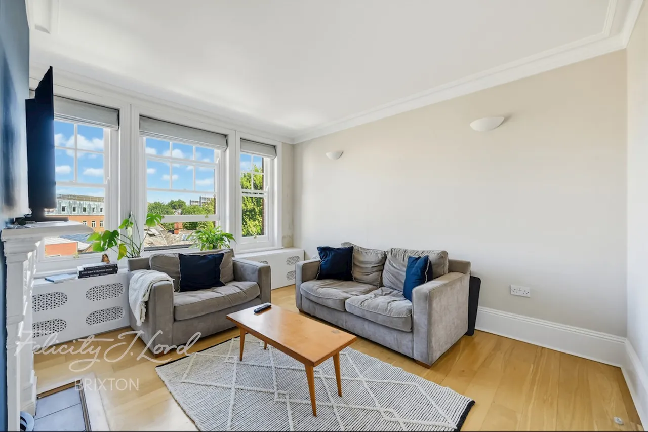 2 bed flat for sale, Canterbury Crescent, London