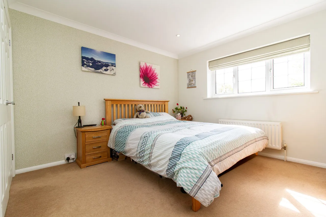 Montacute Close, Farnborough, GU14 7HG, photo 6