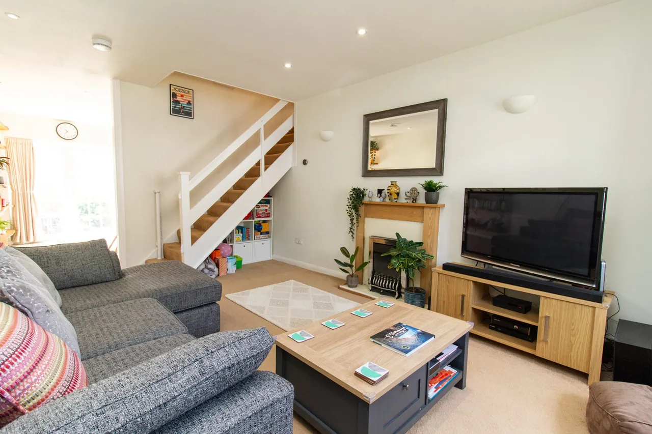 Montacute Close, Farnborough, GU14 7HG, photo 5