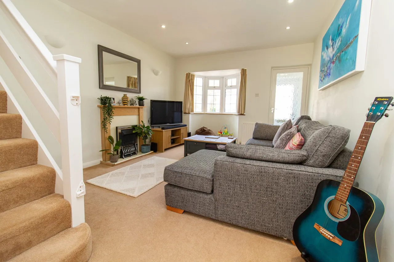 Montacute Close, Farnborough, GU14 7HG, photo 4