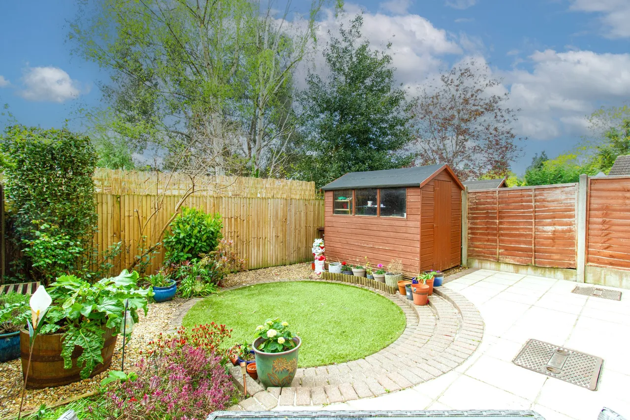 Montacute Close, Farnborough, GU14 7HG, photo 10