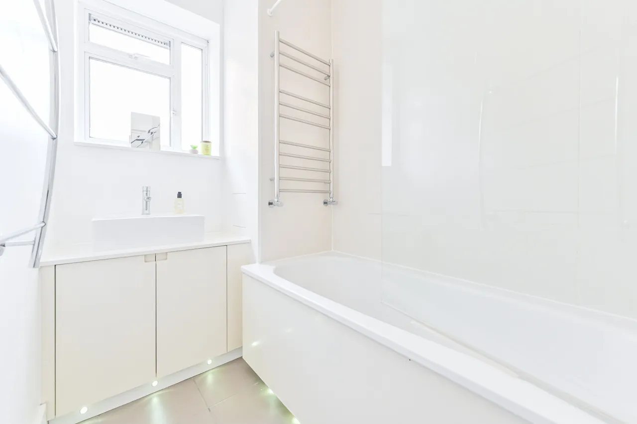 12 Remsted House, Mortimer Crescent, London, photo 5