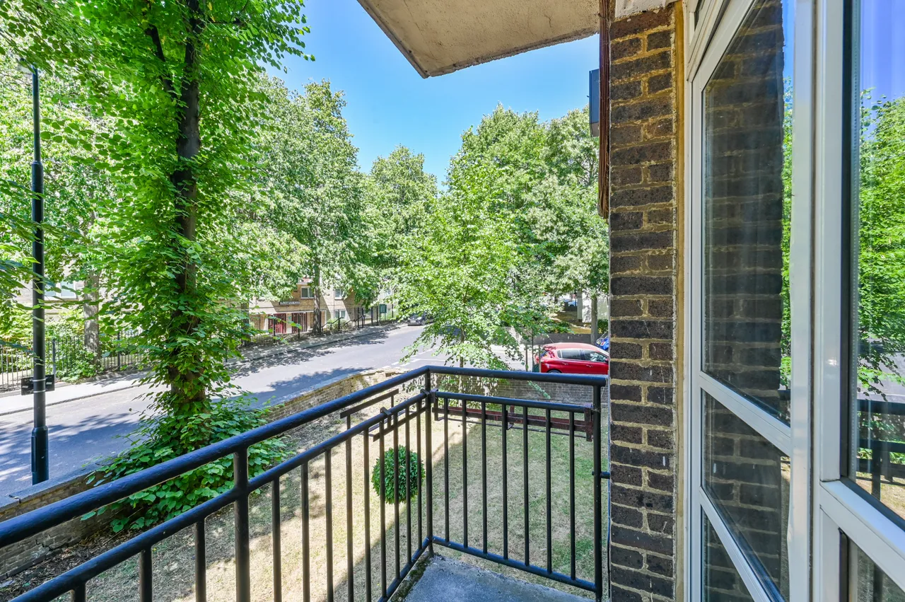 12 Remsted House, Mortimer Crescent, London, photo 3