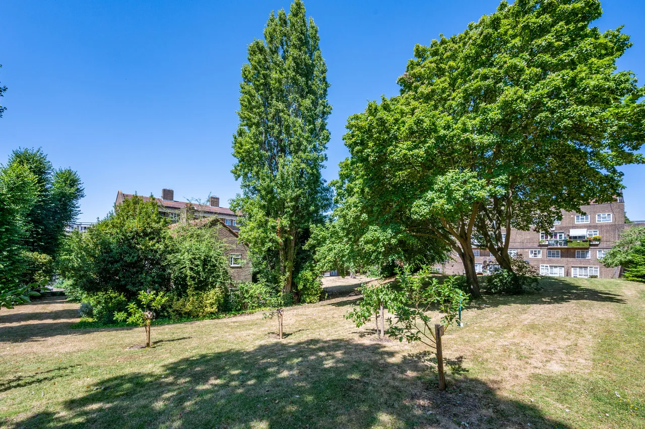 12 Remsted House, Mortimer Crescent, London, photo 9