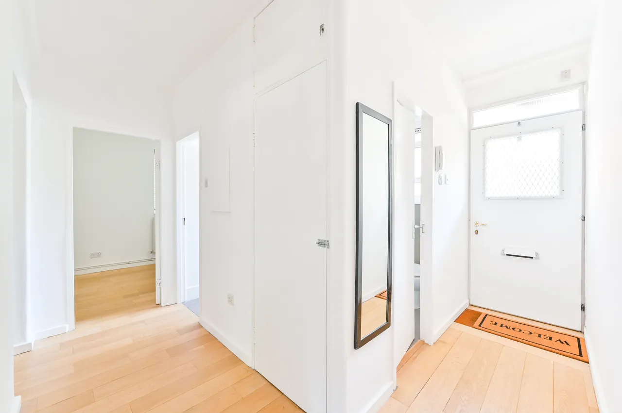 12 Remsted House, Mortimer Crescent, London, photo 8