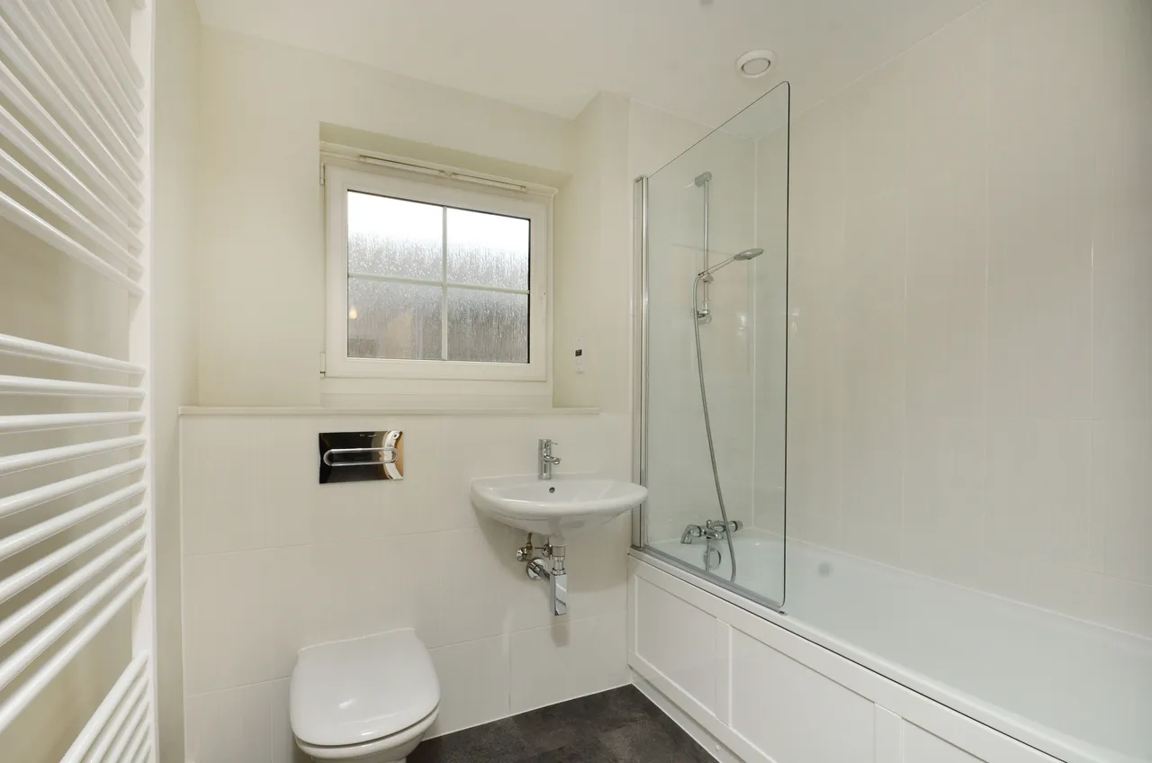 3 St Marthas Court, Gresham Park Road, Woking, photo 5