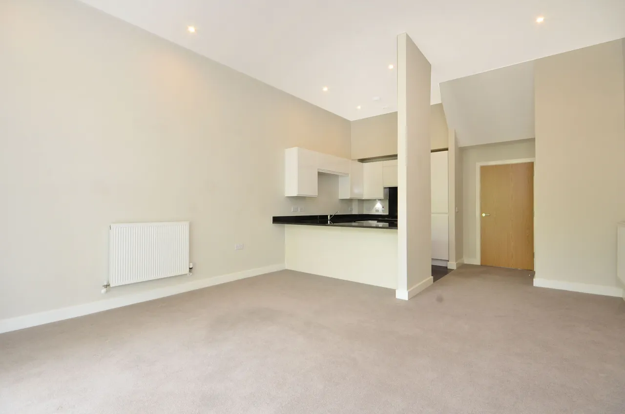 3 St Marthas Court, Gresham Park Road, Woking, photo 4