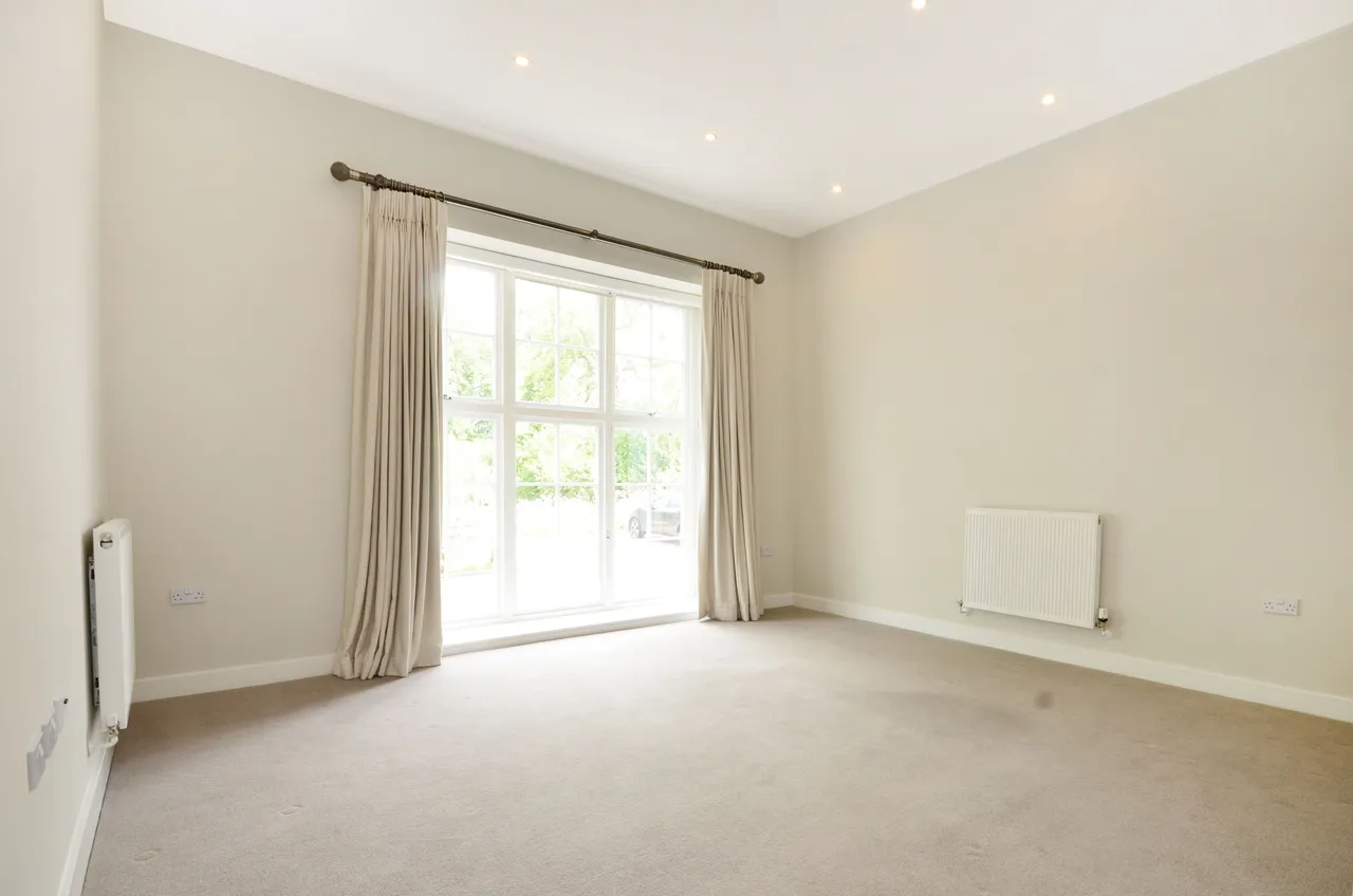 3 St Marthas Court, Gresham Park Road, Woking, photo 2