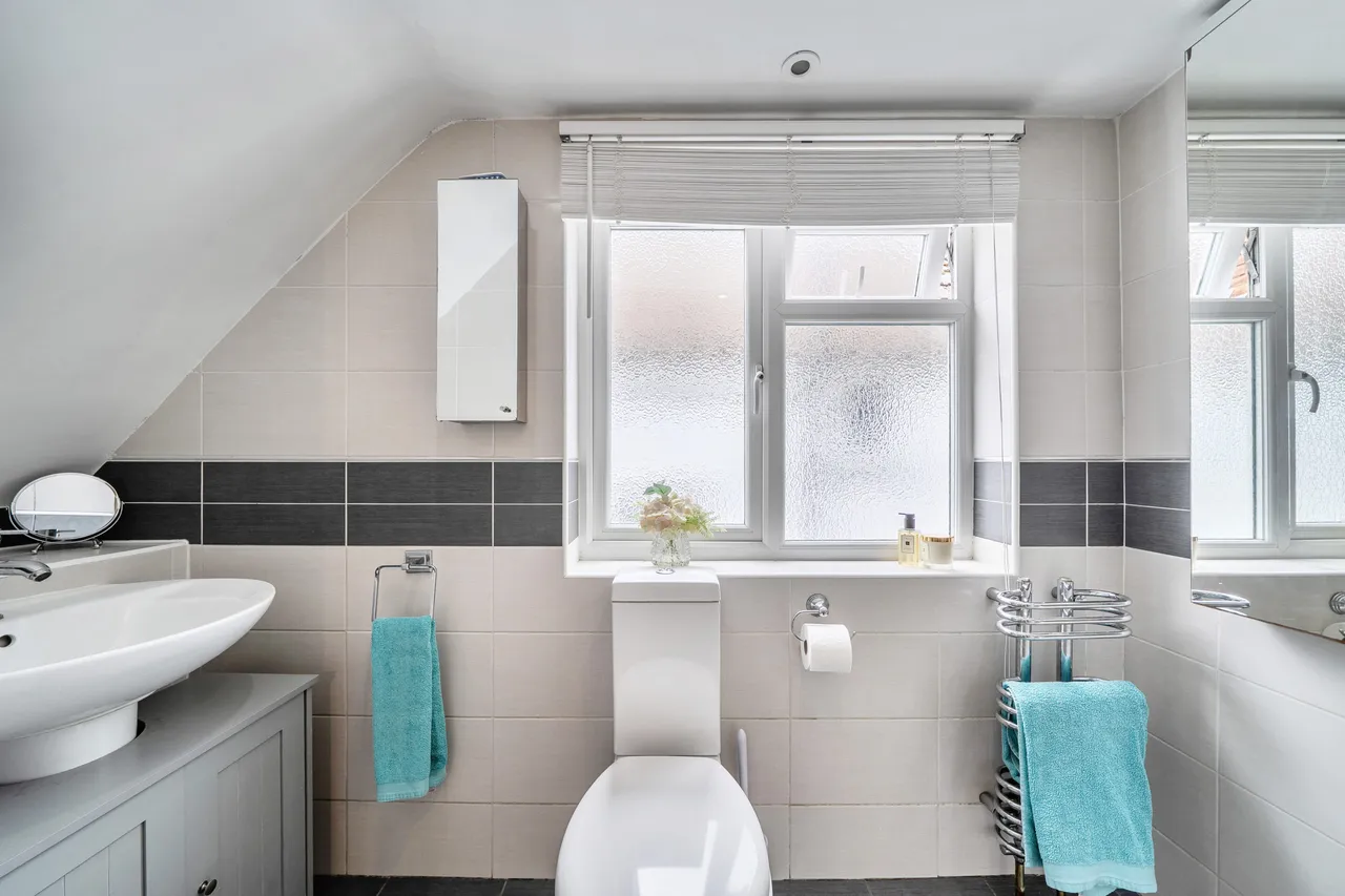 Howletts Lane, Ruislip, HA4, photo 8