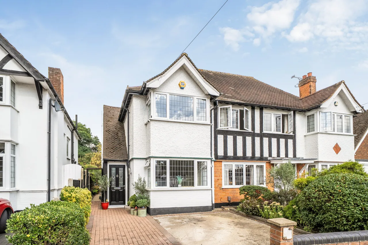 3 bed house for sale — Howletts Lane, Ruislip, HA4