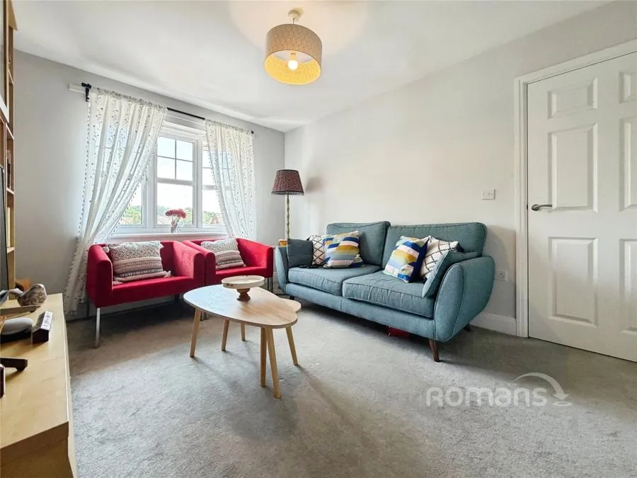 Keaver Drive, Frimley, GU16, photo 2