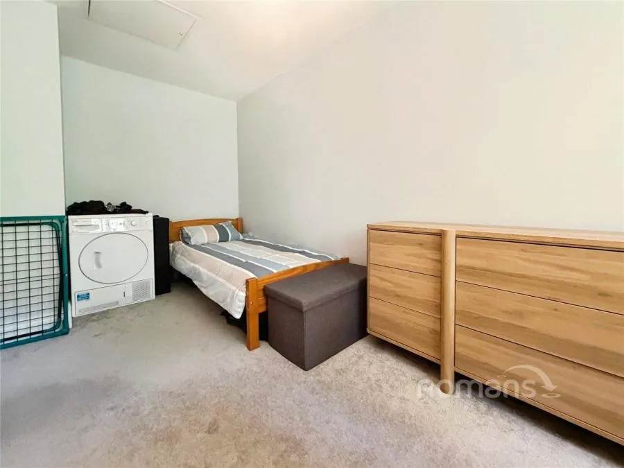 Keaver Drive, Frimley, GU16, photo 12