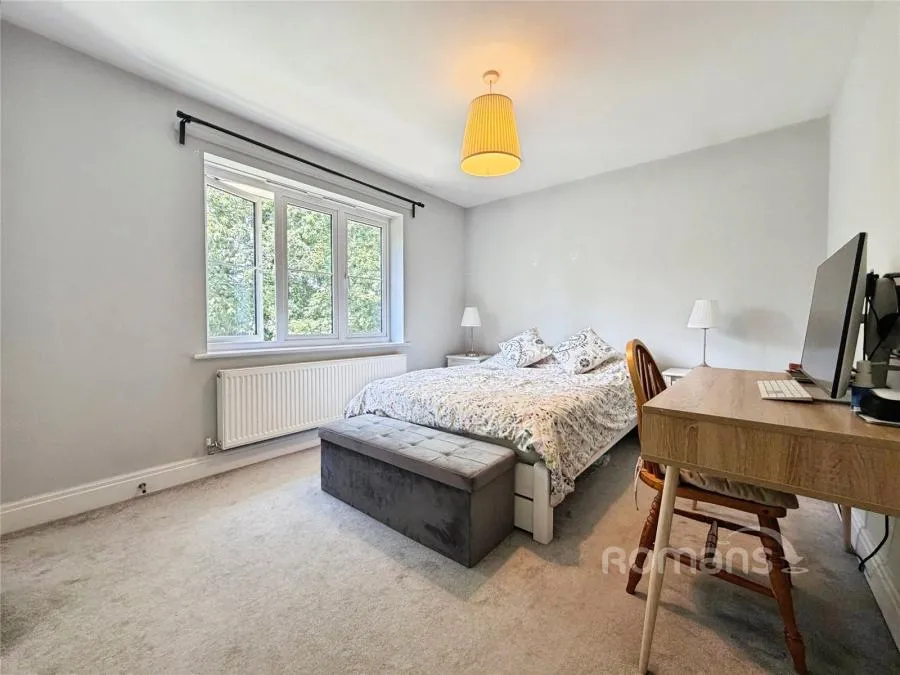 Keaver Drive, Frimley, GU16, photo 8