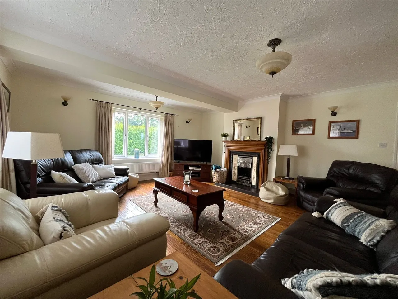 Brynteg, LL78, photo 2
