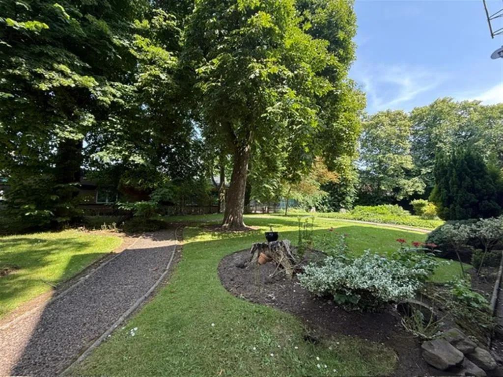 Aigburth Road, Liverpool, L17, photo 12