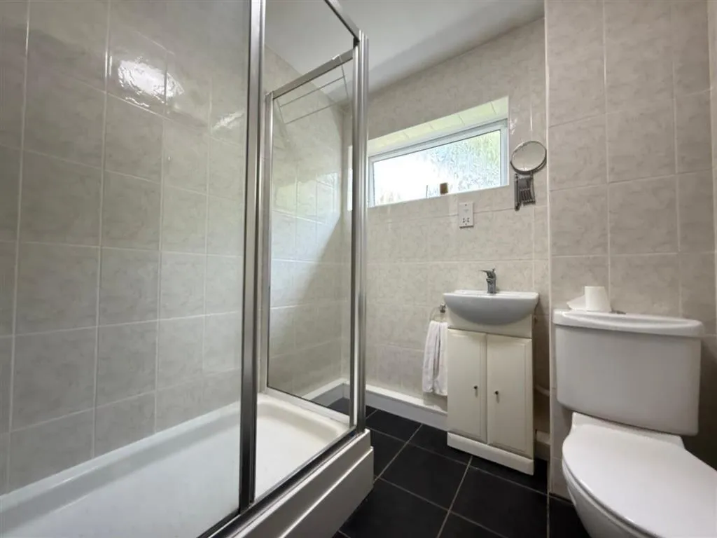 Aigburth Road, Liverpool, L17, photo 6