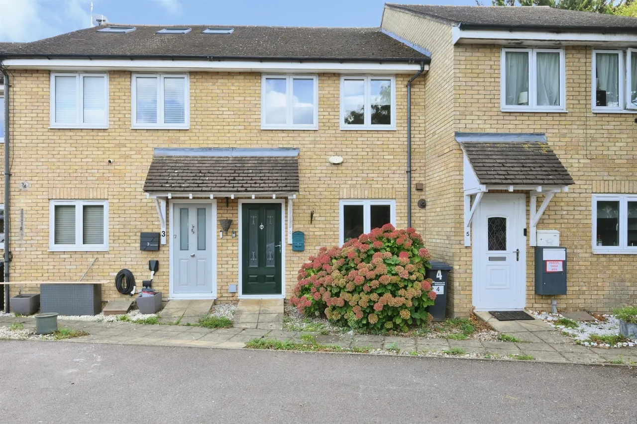 3 bed house for sale — Willetts Mews, Hoddesdon