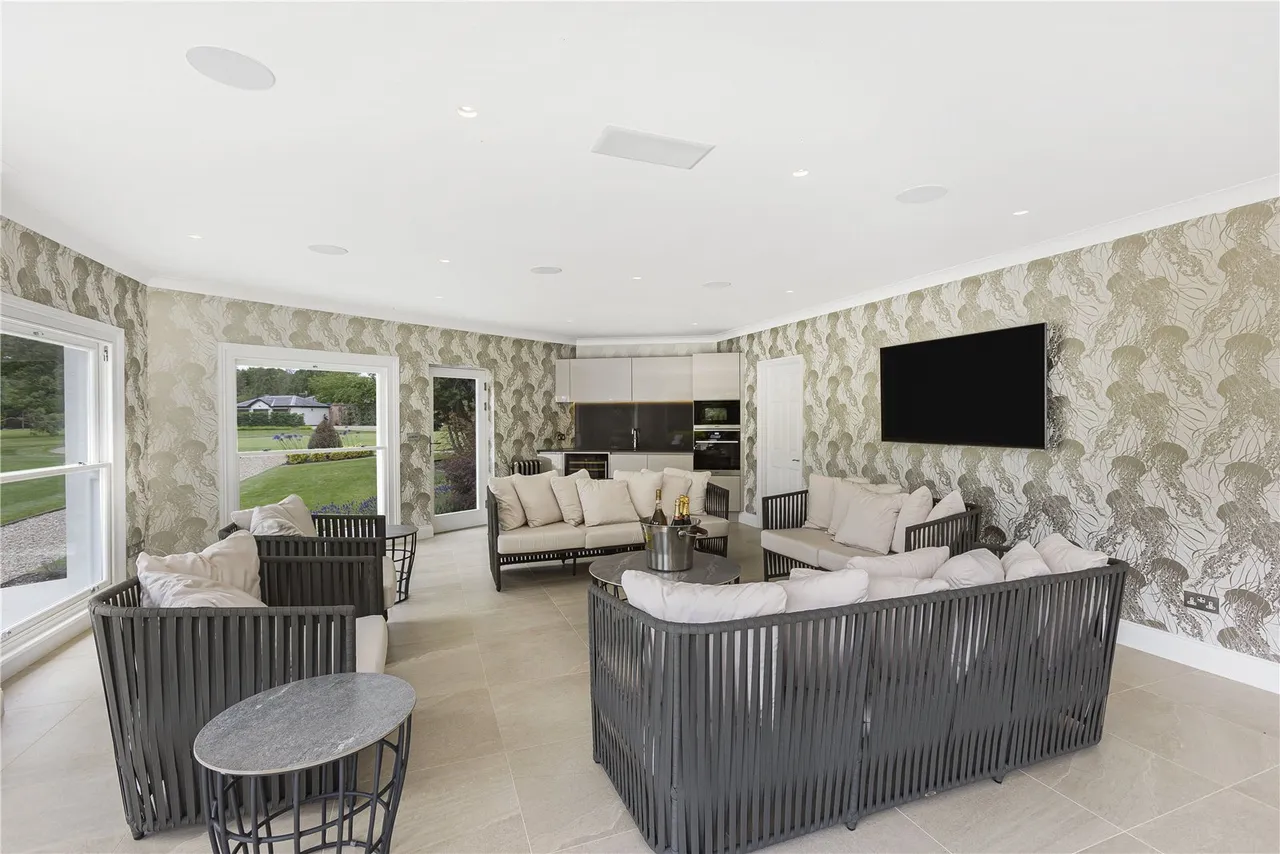 Coopers Lane, Northaw, Hertfordshire, EN6 4NG, photo 33