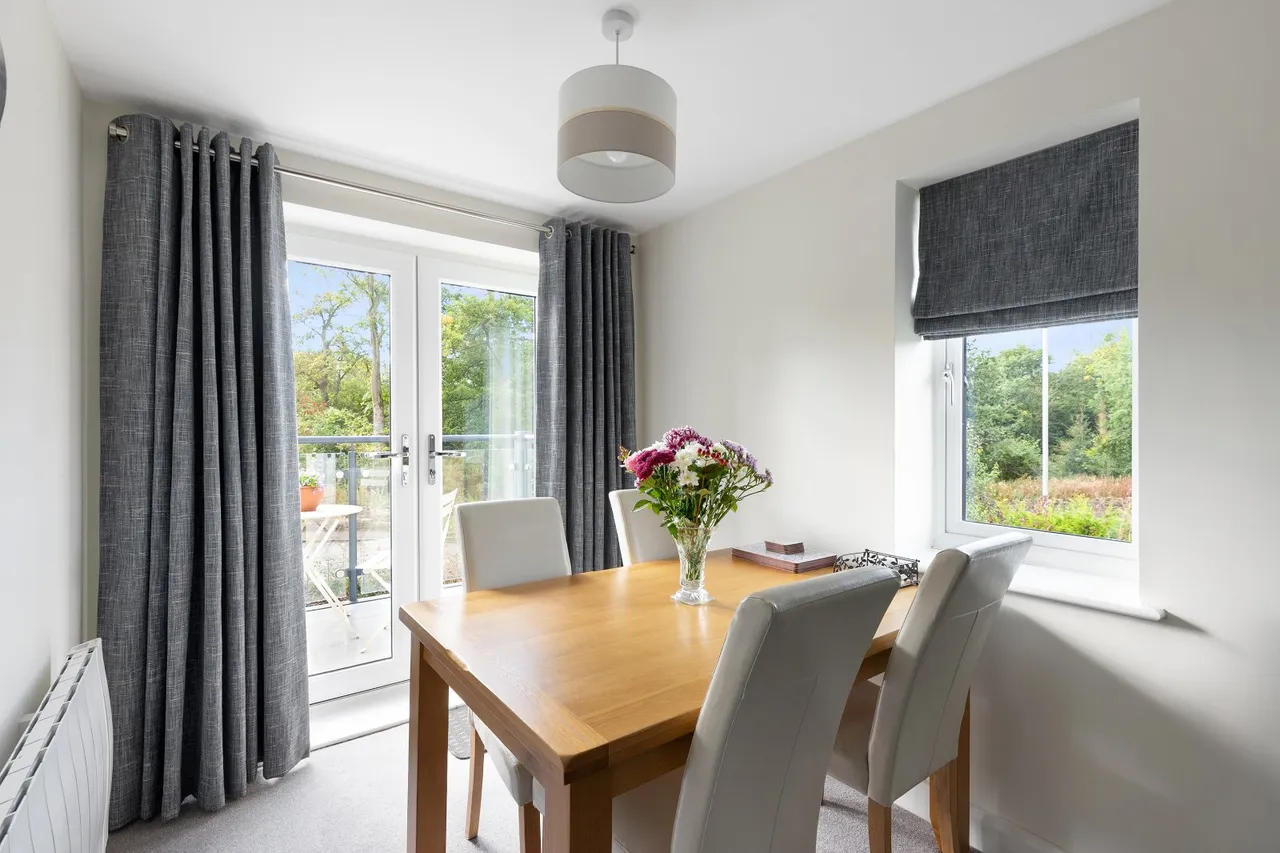Bradford Road, Menston, LS29, photo 4