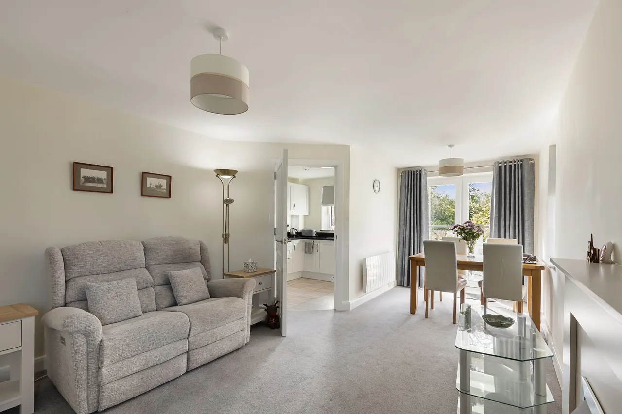 Bradford Road, Menston, LS29, photo 3