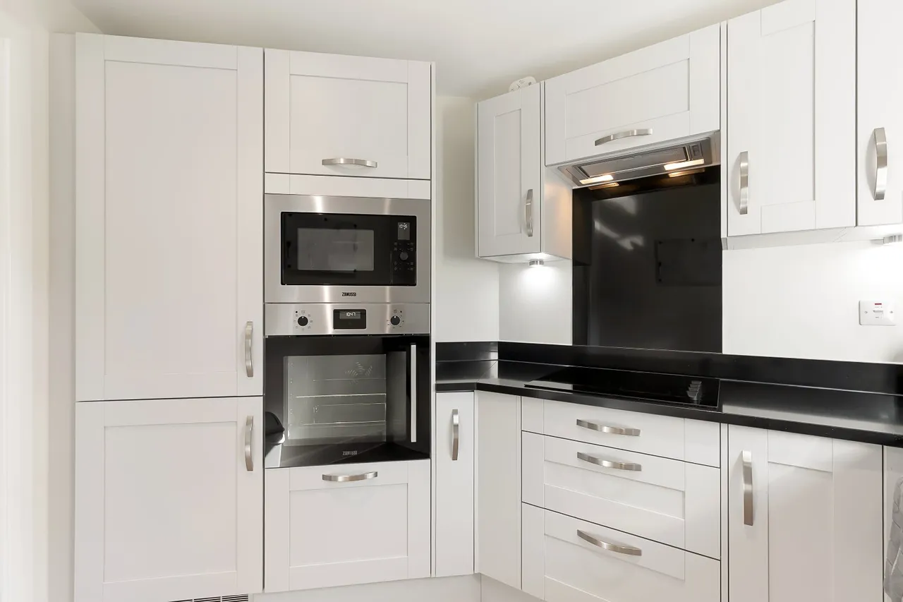 Bradford Road, Menston, LS29, photo 6