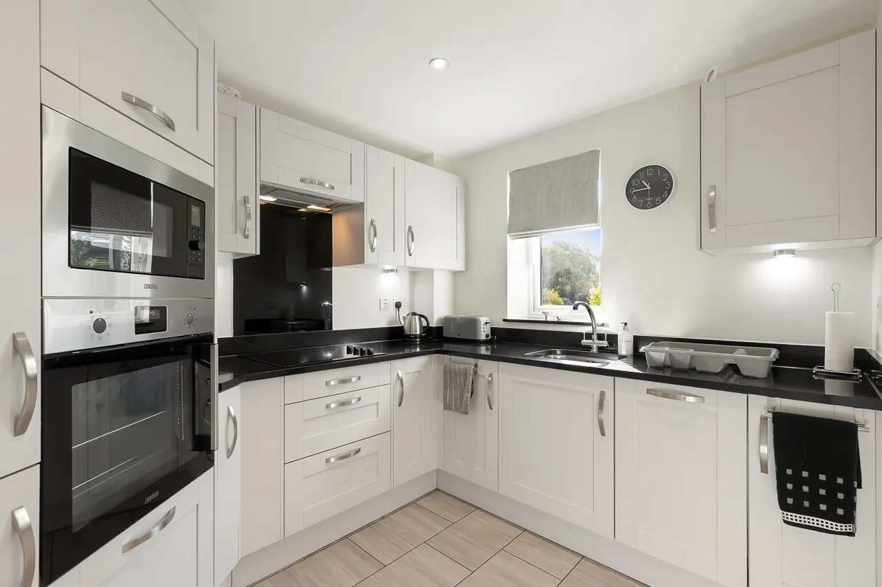 Bradford Road, Menston, LS29, photo 5