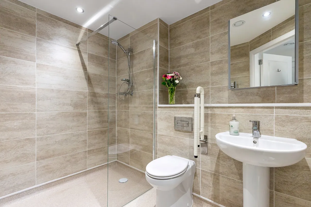 Bradford Road, Menston, LS29, photo 10