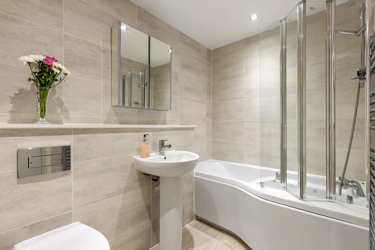 Bradford Road, Menston, LS29, photo 13