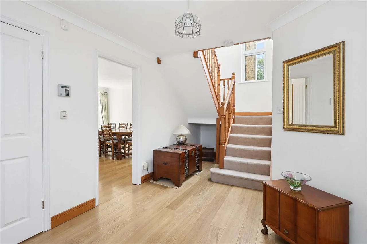 Lower Farm Road, Effingham, Leatherhead, Surrey, KT24 5JJ, photo 9