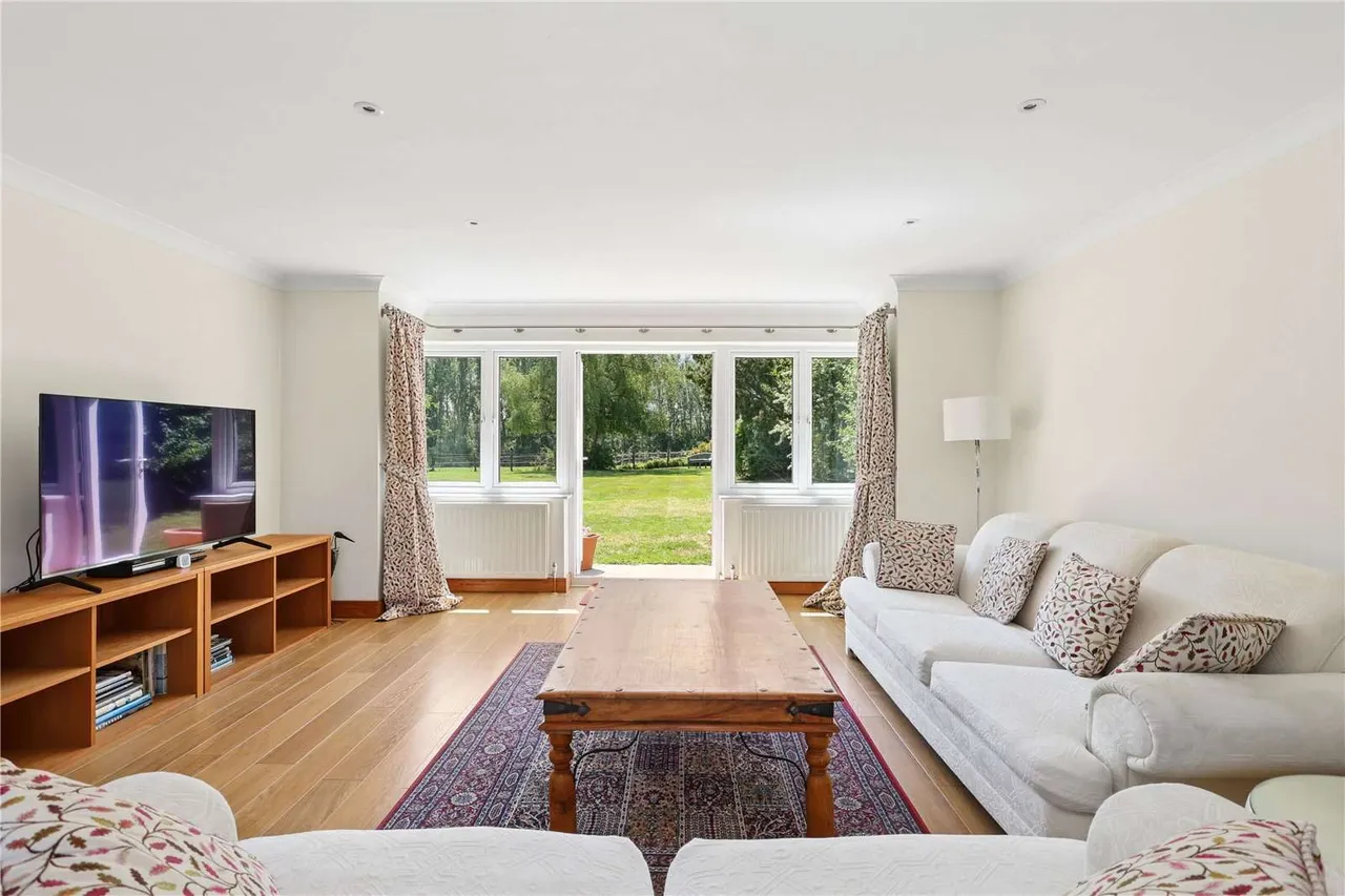 Lower Farm Road, Effingham, Leatherhead, Surrey, KT24 5JJ, photo 3