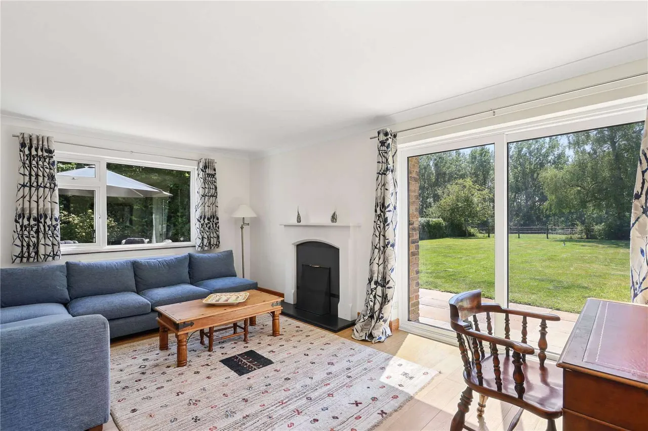 Lower Farm Road, Effingham, Leatherhead, Surrey, KT24 5JJ, photo 7
