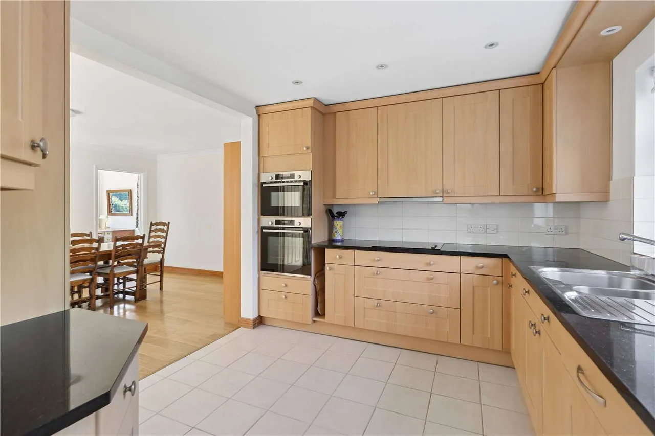 Lower Farm Road, Effingham, Leatherhead, Surrey, KT24 5JJ, photo 5