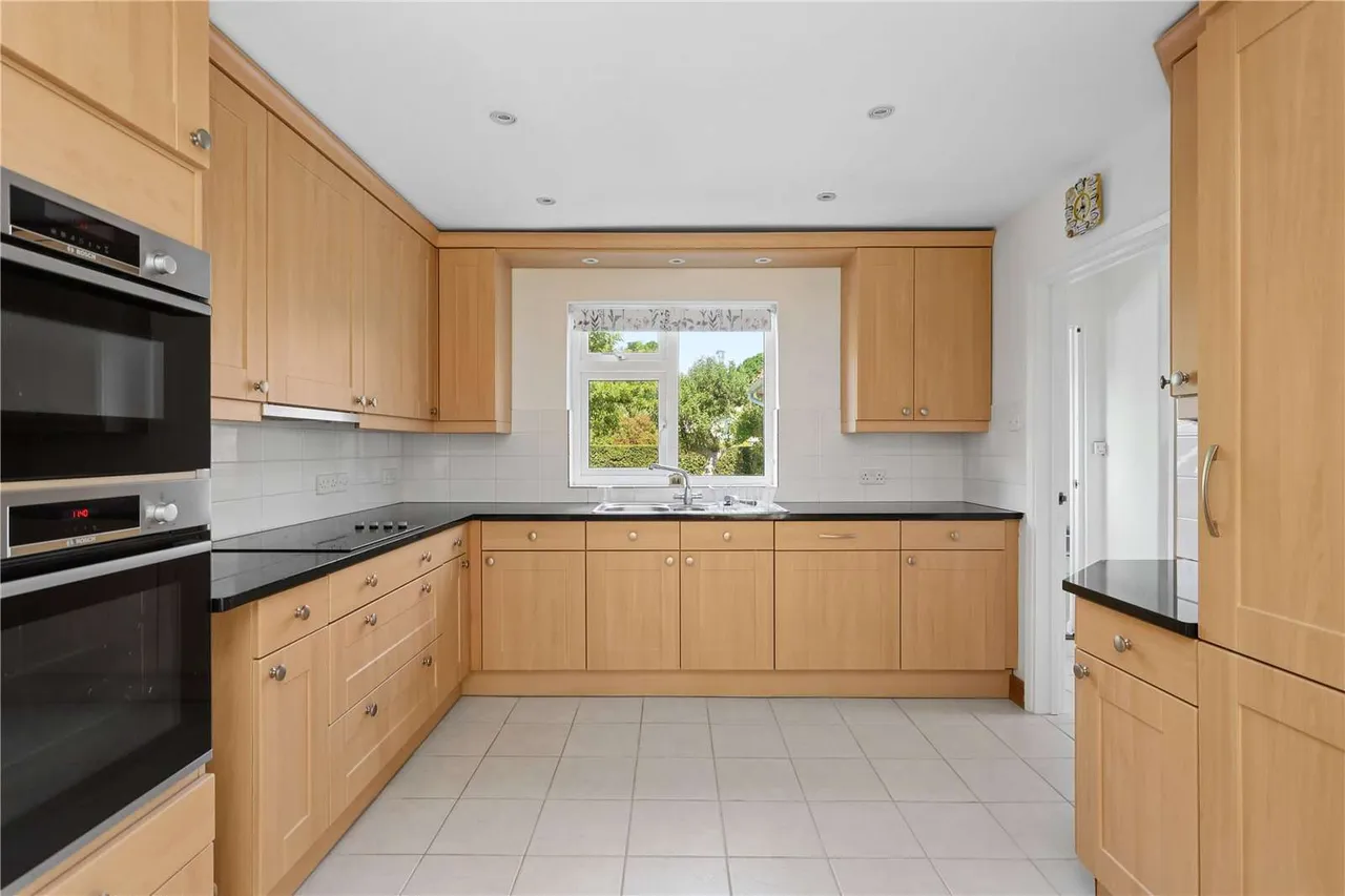 Lower Farm Road, Effingham, Leatherhead, Surrey, KT24 5JJ, photo 4