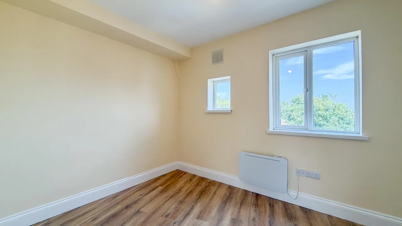 Central Parade Green Street, Enfield, Middlesex EN3 7HG, photo 5