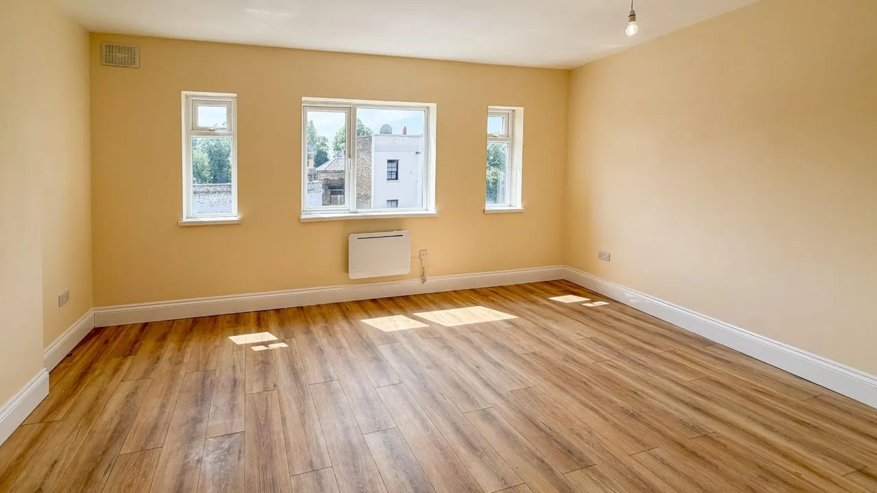 Central Parade Green Street, Enfield, Middlesex EN3 7HG, photo 4