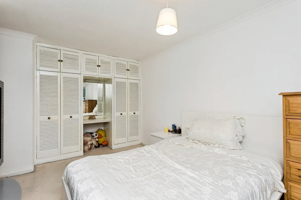 Curteys Walk, Crawley, RH11, photo 12