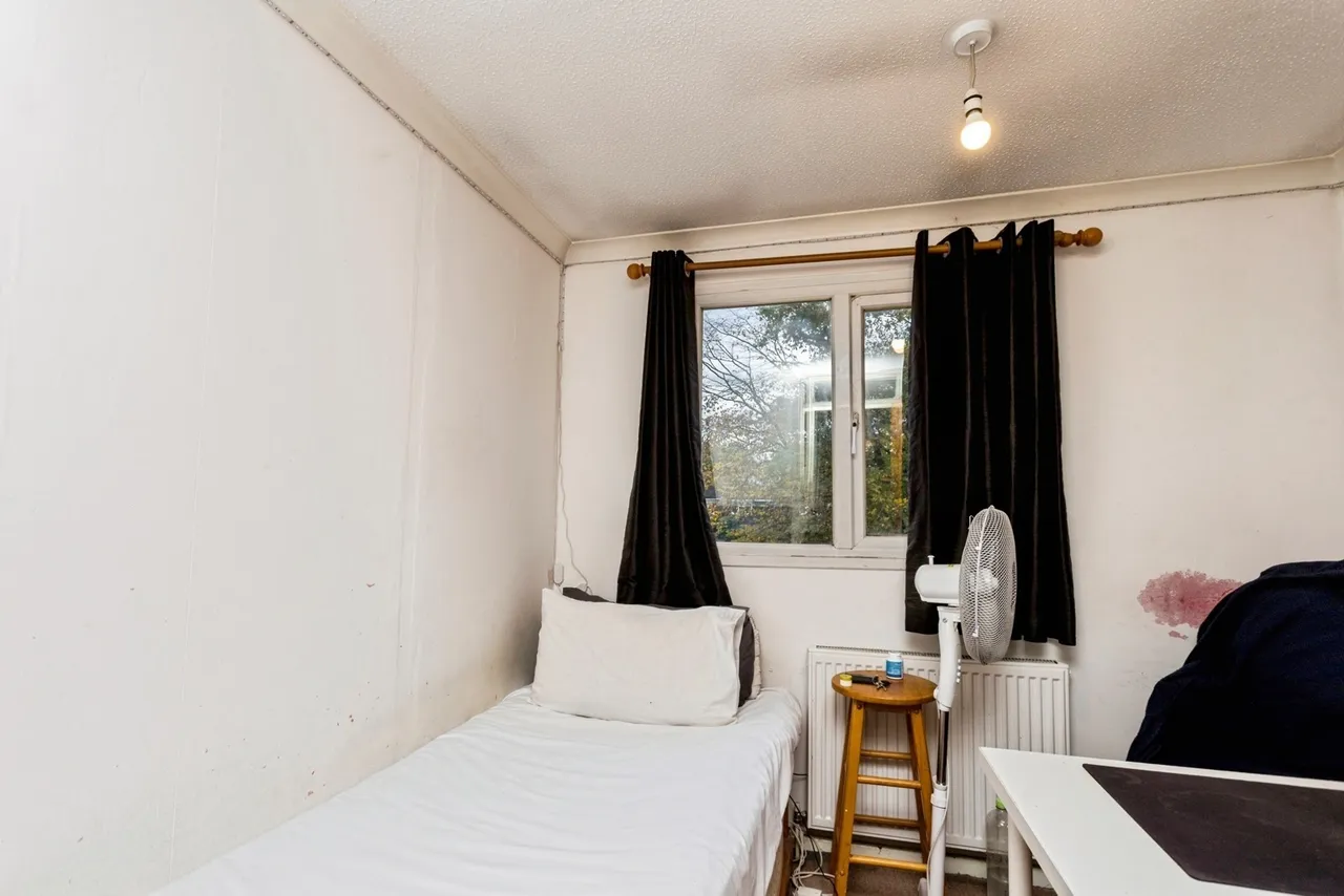 Curteys Walk, Crawley, RH11, photo 8