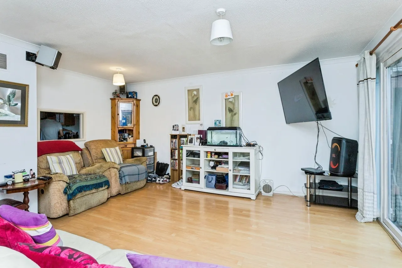 Curteys Walk, Crawley, RH11, photo 10